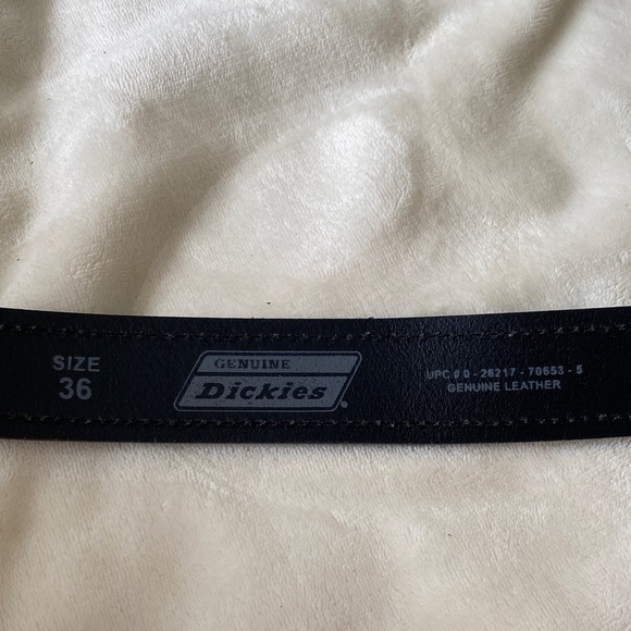 Dickies Genuine Leather Black Belt - Picture 2 of 3